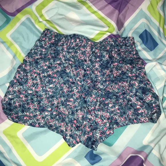 Patterned shorts - Picture 2 of 3